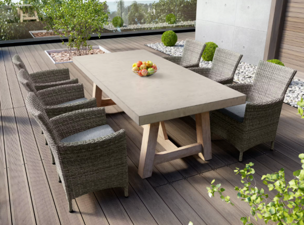 Kombinasi meja beton dengan kursi rattan yang elegan